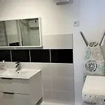 Chalet 4p Avec Jardin Privatif, Proche Et Commerces à Merville-franceville - Fr-1-487-333 *