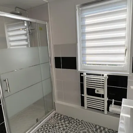 4p Avec Jardin Privatif, Proche Et Commerces A Merville-franceville - Fr-1-487-333 *