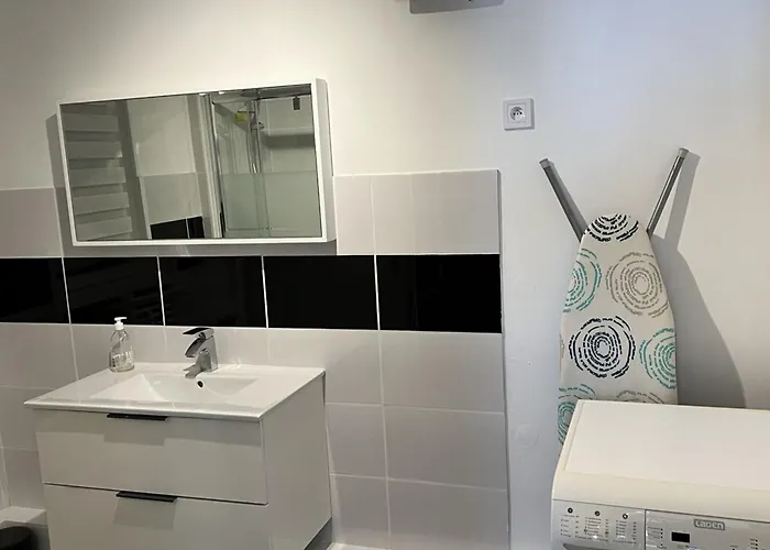 Chalet 4p Avec Jardin Privatif, Proche Et Commerces à Merville-franceville - Fr-1-487-333 *