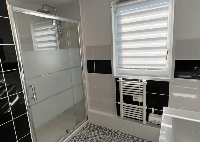 4p Avec Jardin Privatif, Proche Et Commerces à Merville-franceville - Fr-1-487-333 *